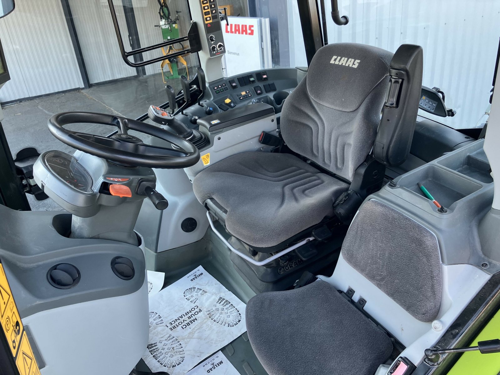 Traktor van het type CLAAS ARION 420 PANORAMIC + BATIS, Gebrauchtmaschine in Gardonne (Foto 6)