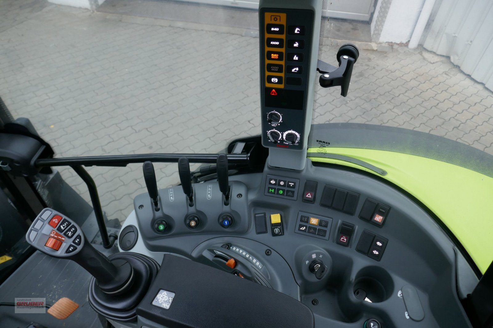Traktor des Typs CLAAS Arion 420 Panoramic, Neumaschine in Dorfen (Bild 11)