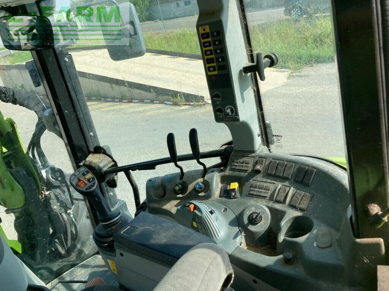 Traktor typu CLAAS arion 420 sur mesure, Gebrauchtmaschine v ST ANDIOL (Obrázek 8)