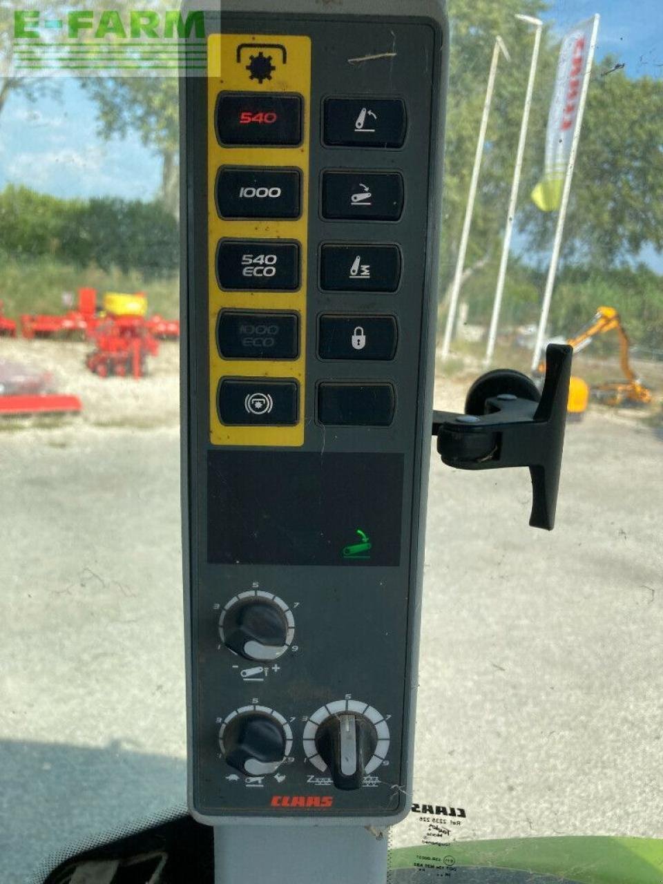 Traktor typu CLAAS arion 420 sur mesure, Gebrauchtmaschine v ST ANDIOL (Obrázek 9)