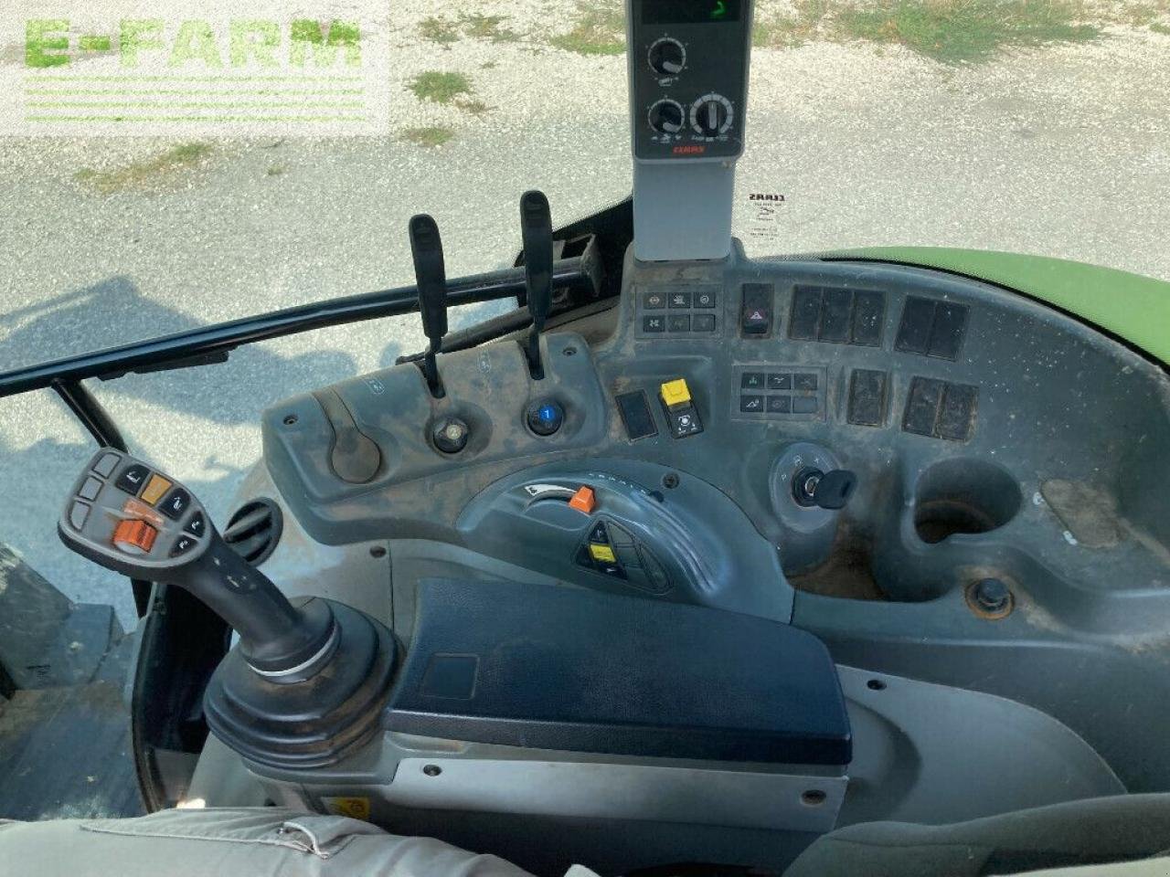 Traktor typu CLAAS arion 420 sur mesure, Gebrauchtmaschine v ST ANDIOL (Obrázek 10)