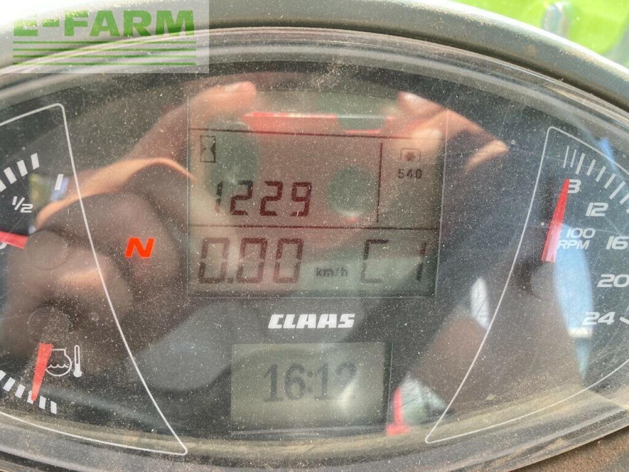 Traktor typu CLAAS arion 420 sur mesure, Gebrauchtmaschine v ST ANDIOL (Obrázek 11)