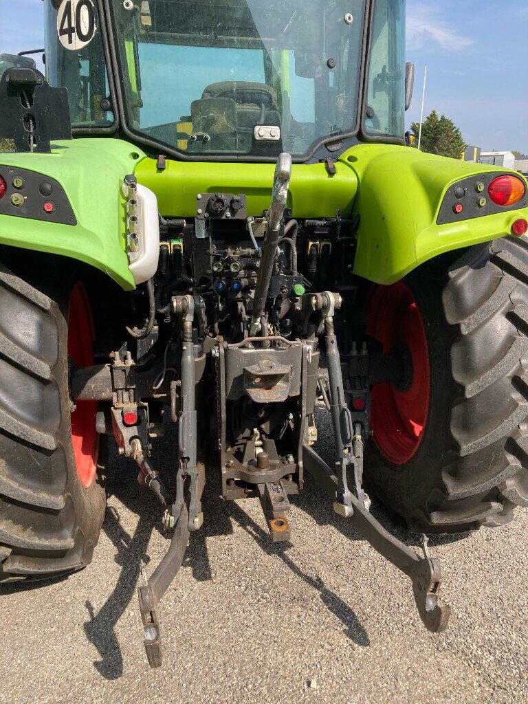 Traktor типа CLAAS ARION 420 SUR MESURE, Gebrauchtmaschine в SAINT ANDIOL (Фотография 4)