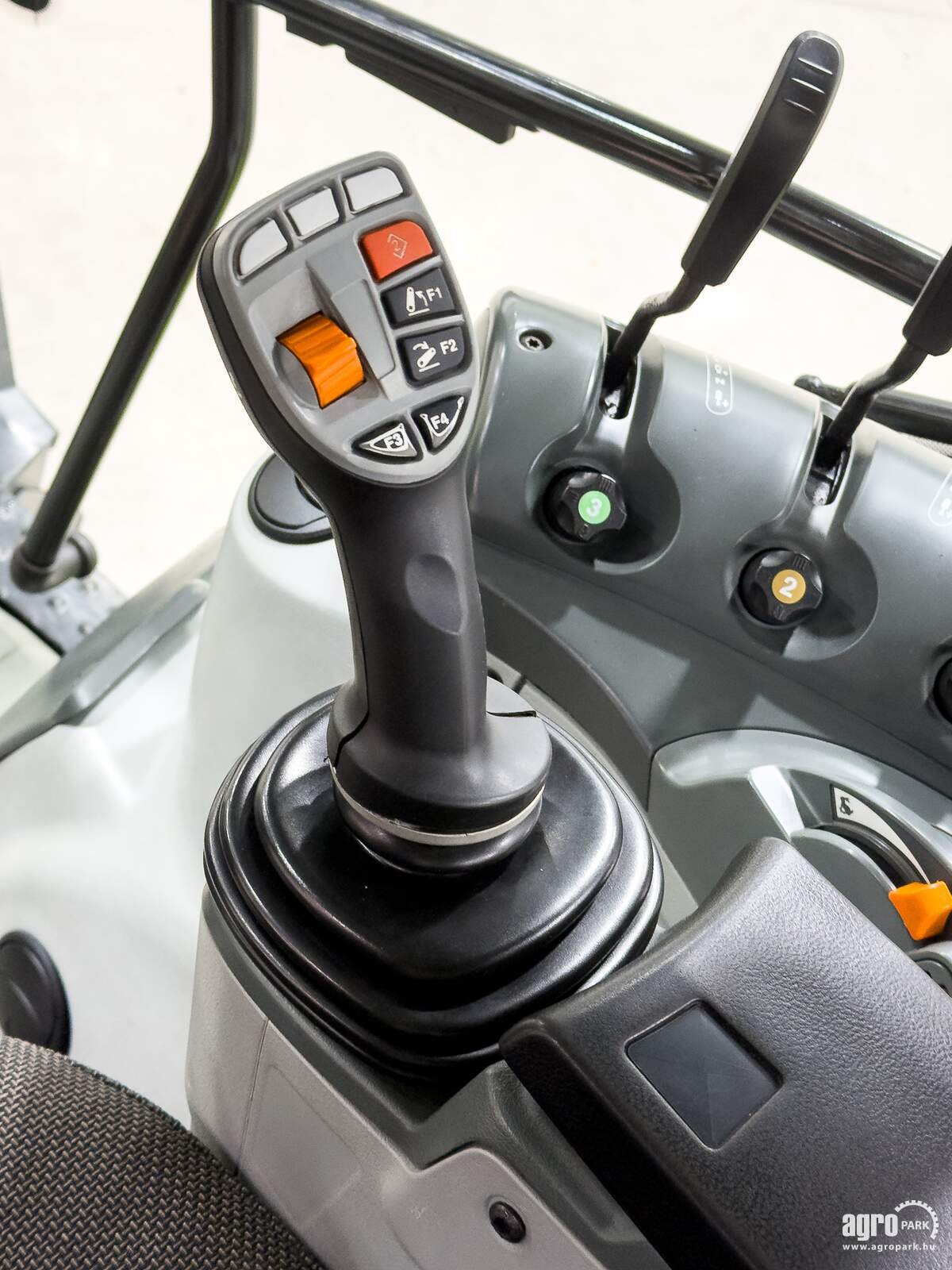 Traktor du type CLAAS Arion 420, Gebrauchtmaschine en Csengele (Photo 13)