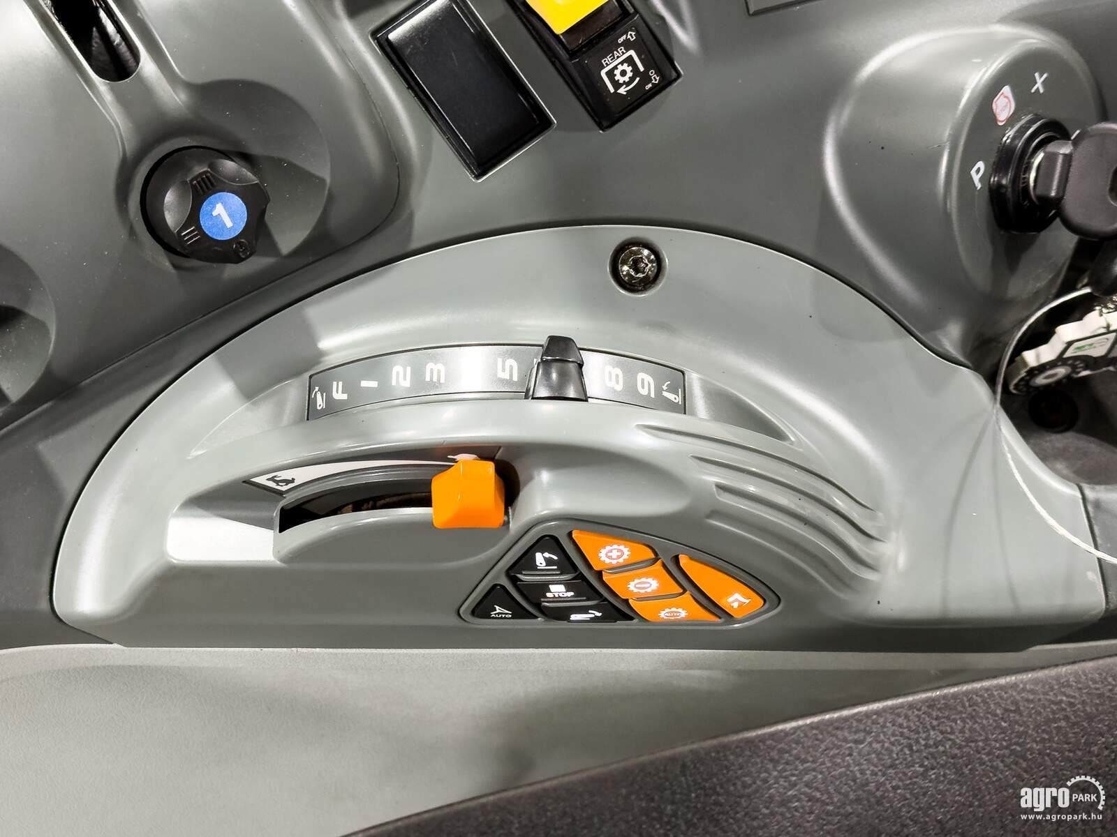 Traktor du type CLAAS Arion 420, Gebrauchtmaschine en Csengele (Photo 16)