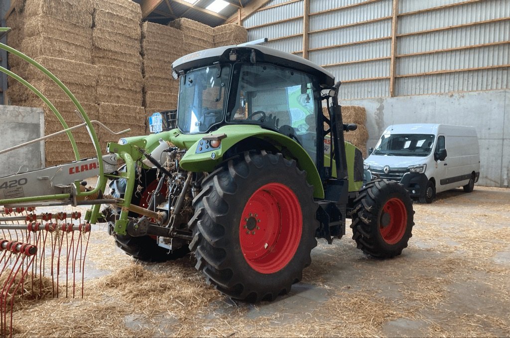 Traktor del tipo CLAAS ARION 420, Gebrauchtmaschine In CINTHEAUX (Immagine 3)