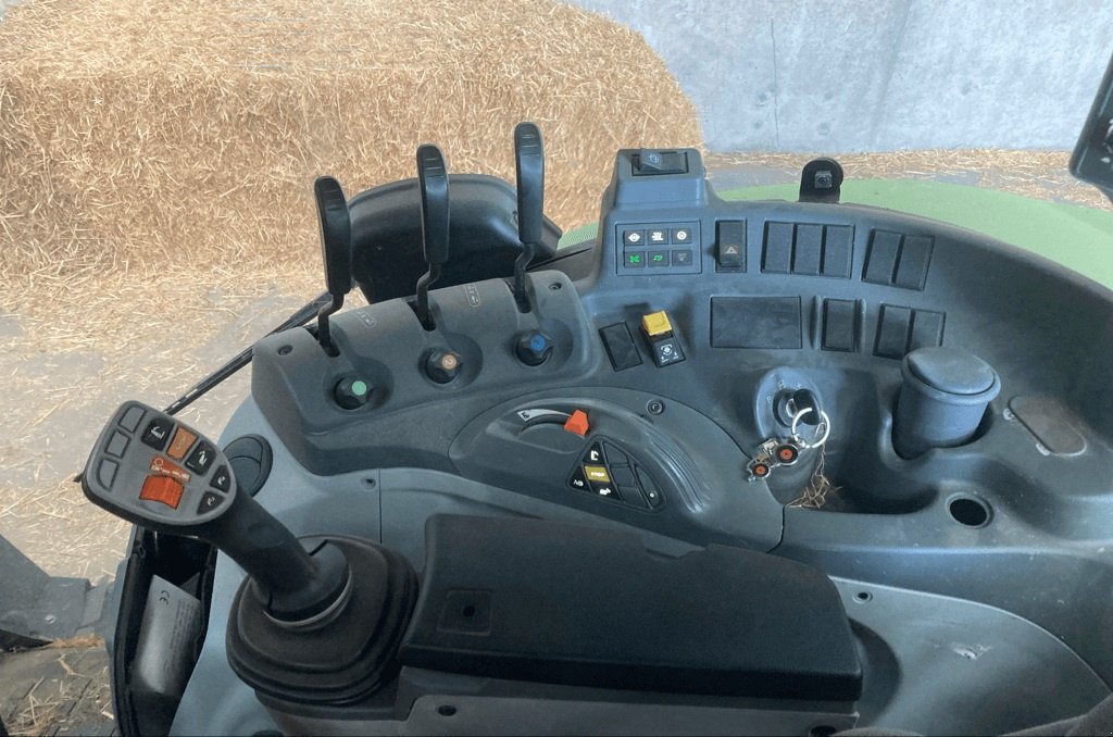 Traktor del tipo CLAAS ARION 420, Gebrauchtmaschine In CINTHEAUX (Immagine 6)