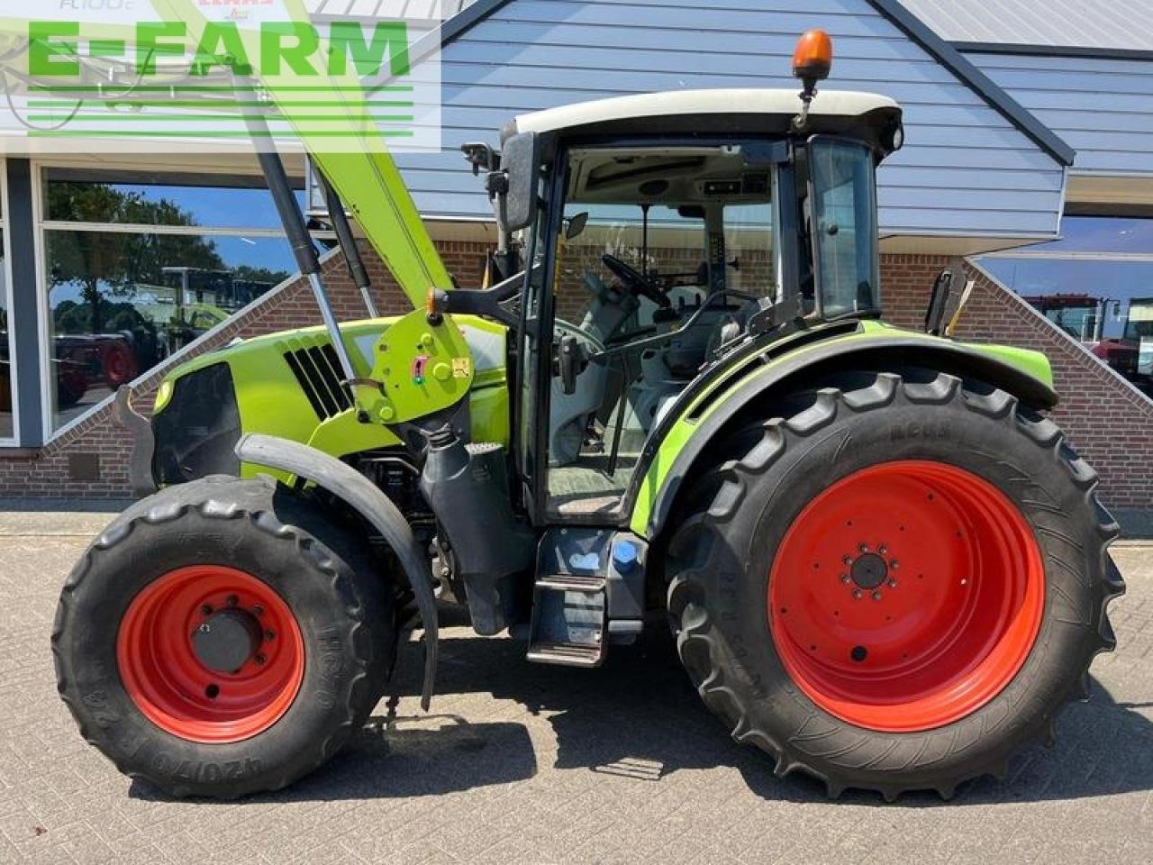 Traktor des Typs CLAAS arion 420, Gebrauchtmaschine in ag BROEKLAND (Bild 2)