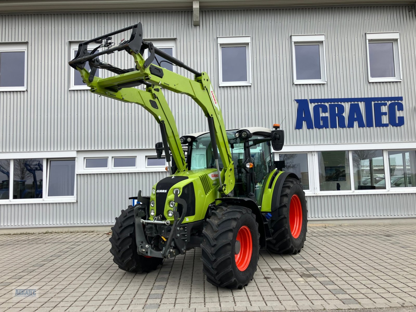 Traktor des Typs CLAAS Arion 420, Gebrauchtmaschine in Salching bei Straubing (Bild 1)