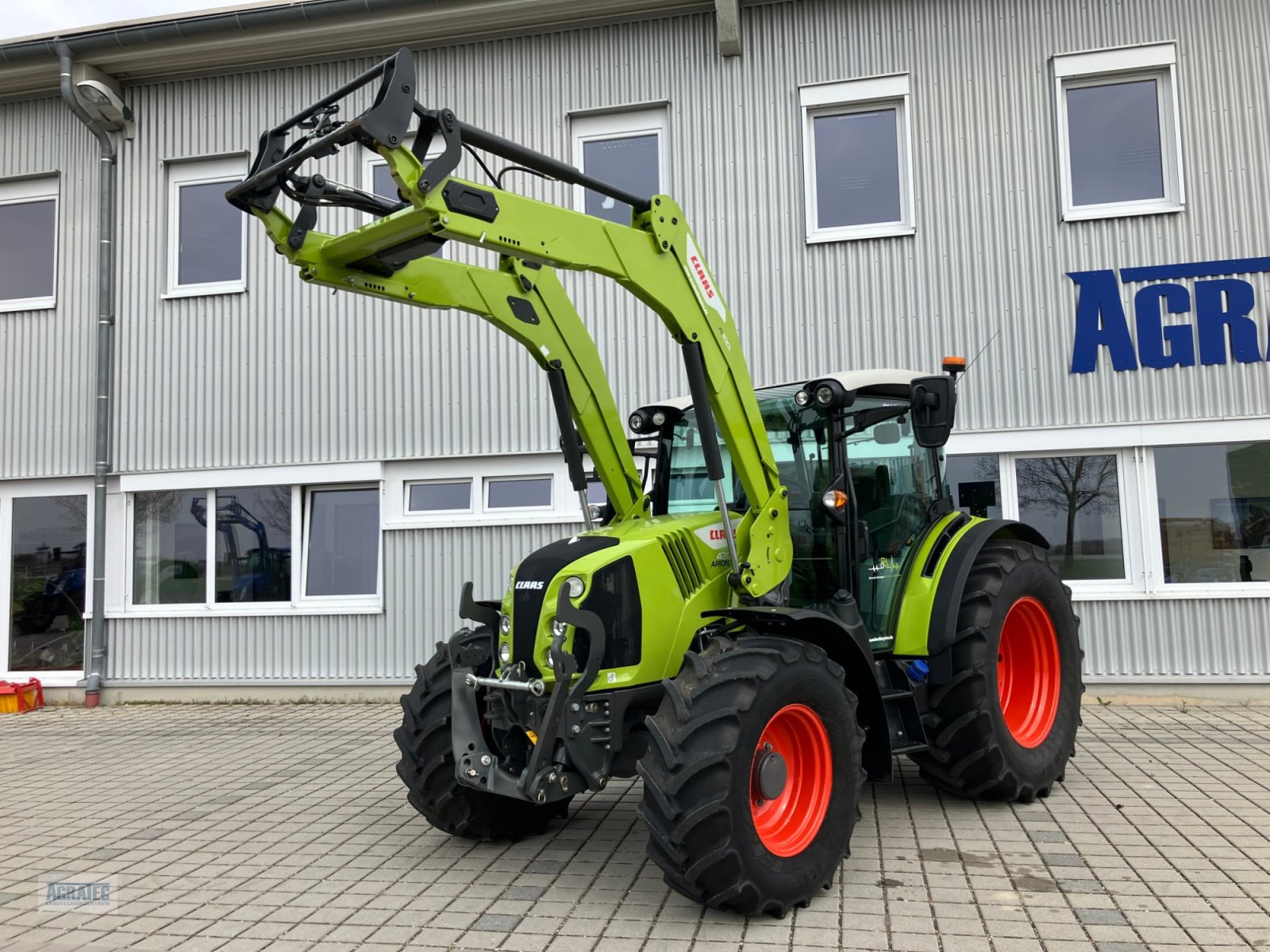 Traktor des Typs CLAAS Arion 420, Gebrauchtmaschine in Salching bei Straubing (Bild 2)