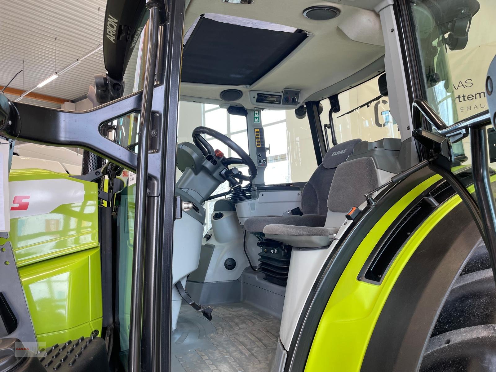 Traktor of the type CLAAS Arion 420, Gebrauchtmaschine in Langenau (Picture 8)