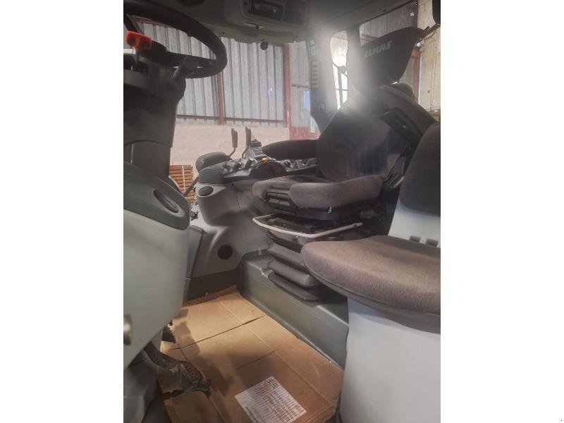 Traktor of the type CLAAS ARION 420M, Gebrauchtmaschine in CHAUMONT (Picture 3)