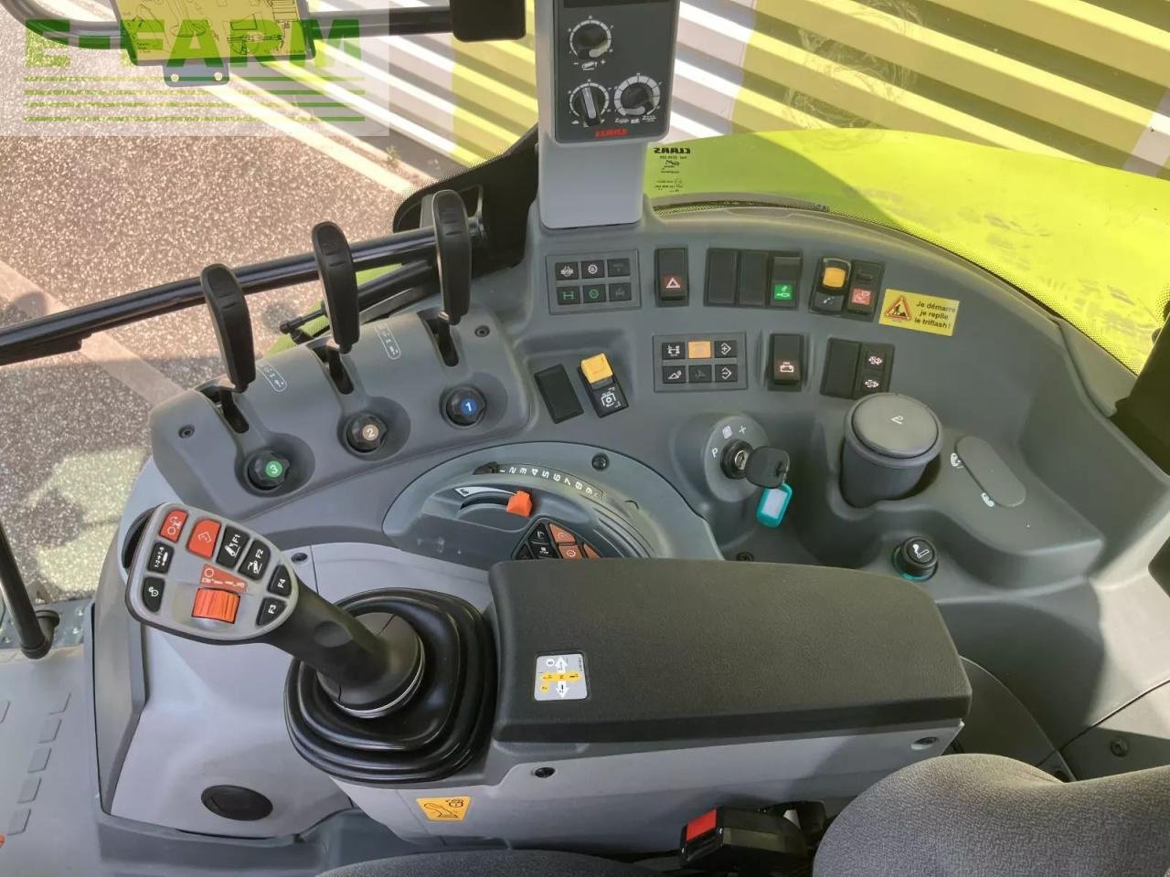 Traktor типа CLAAS arion 430 panoramic + fl 100 c, Gebrauchtmaschine в AILLAS (33 - GIRONDE) (Фотография 9)