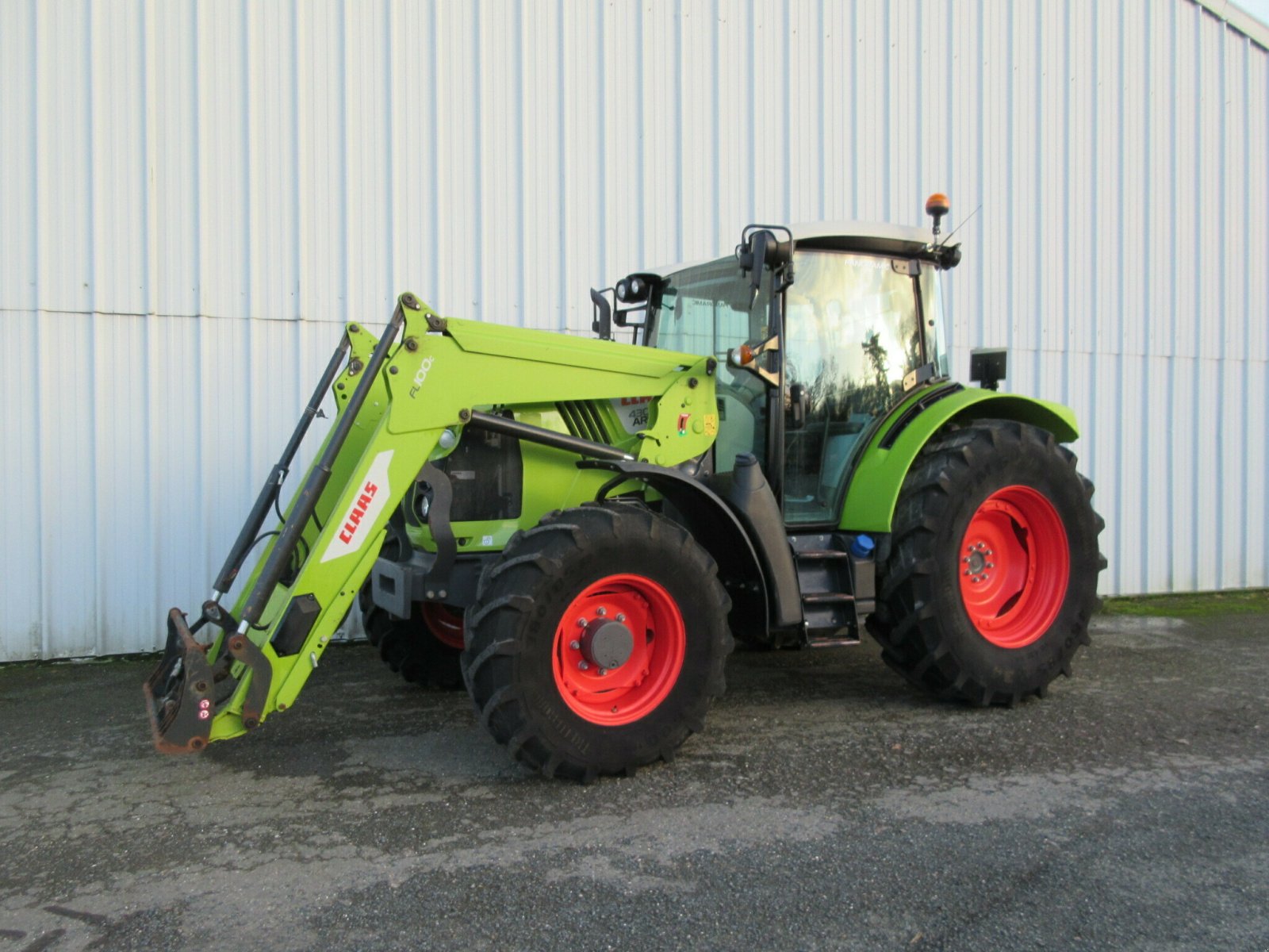 Traktor typu CLAAS ARION 430 PANORAMIC + FL 100 C, Gebrauchtmaschine v PLOUIGNEAU (Obrázek 1)