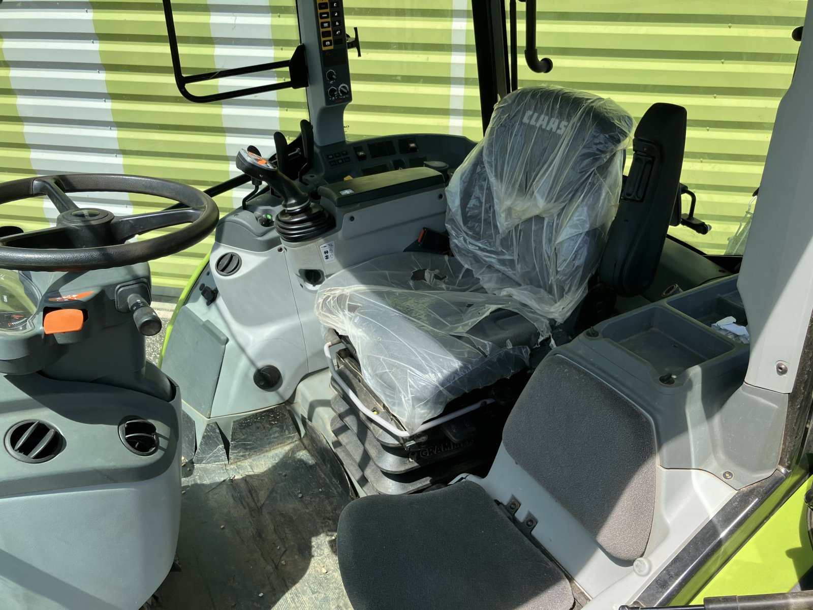 Traktor typu CLAAS ARION 430 PANORAMIC + FL 100 C, Gebrauchtmaschine v AILLAS (Obrázek 3)