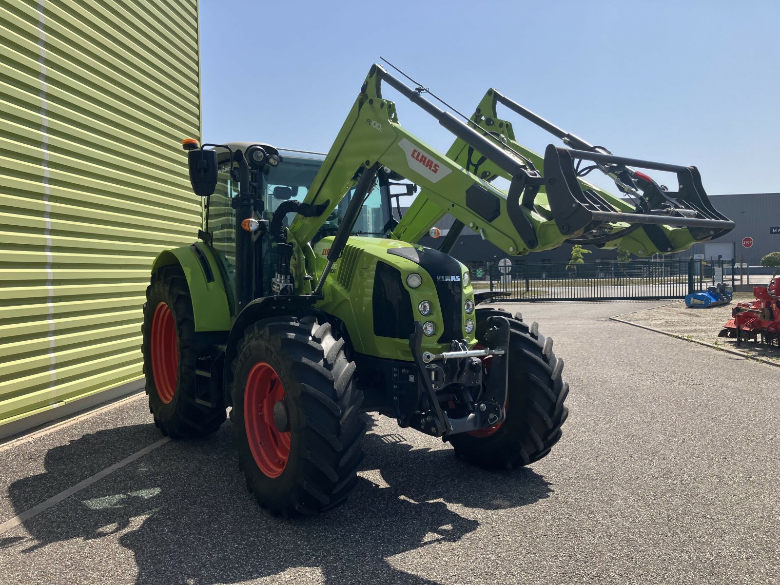 Traktor van het type CLAAS ARION 430 PANORAMIC + FL 100 C, Gebrauchtmaschine in AILLAS (Foto 7)