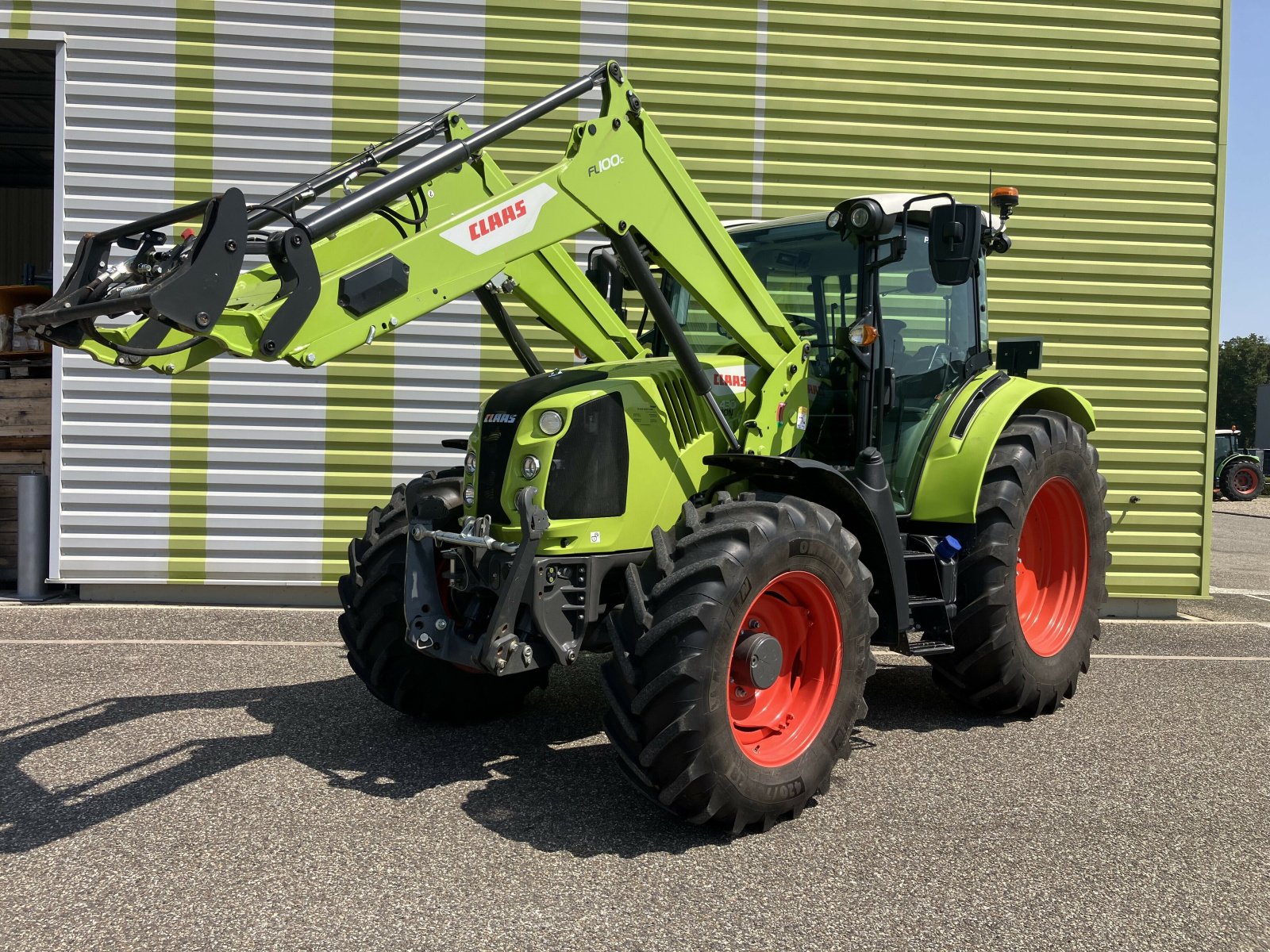 Traktor van het type CLAAS ARION 430 PANORAMIC + FL 100 C, Gebrauchtmaschine in AILLAS (Foto 1)