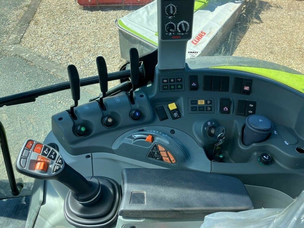 Traktor des Typs CLAAS ARION 430 PANORAMIC, Gebrauchtmaschine in Gardonne (Bild 6)