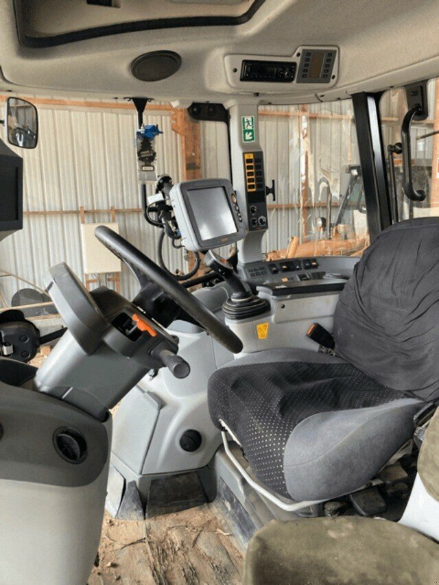 Traktor типа CLAAS ARION 430 SUR MESURE P240, Gebrauchtmaschine в CHATEAU GAILLARD (Фотография 5)