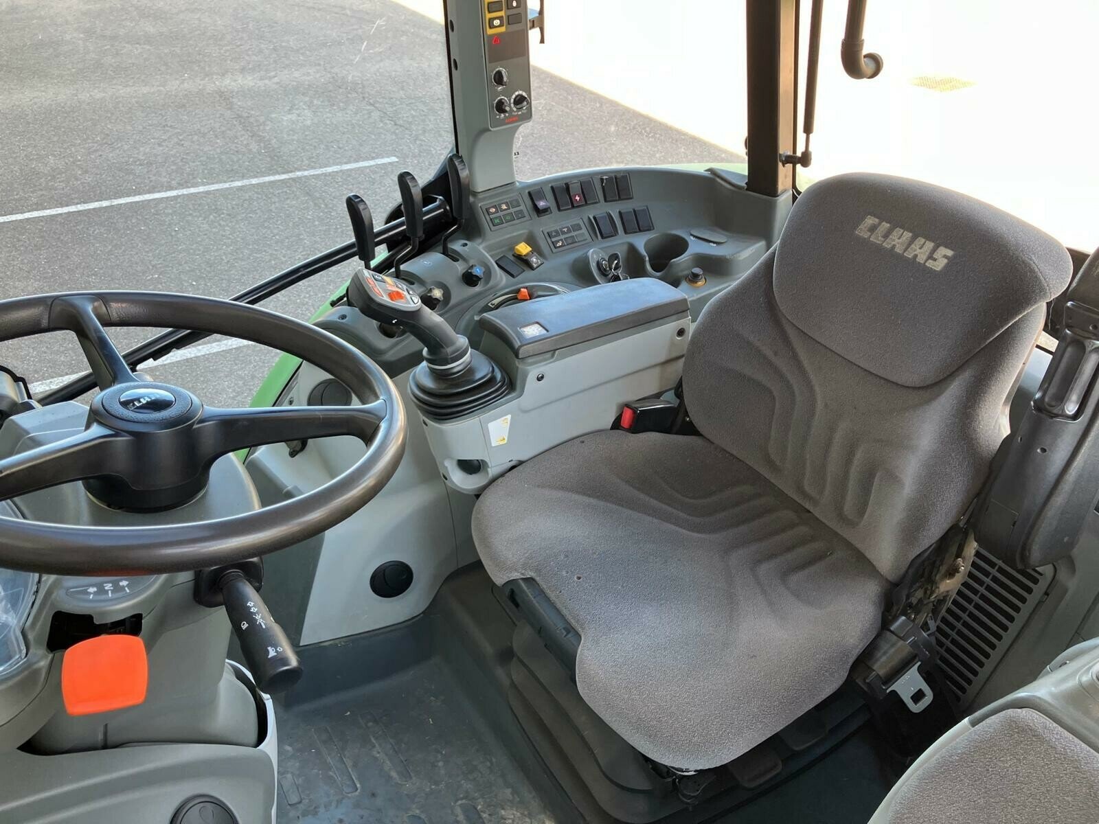 Traktor типа CLAAS ARION 430 SUR MESURE, Gebrauchtmaschine в Charnay-lès-macon (Фотография 7)