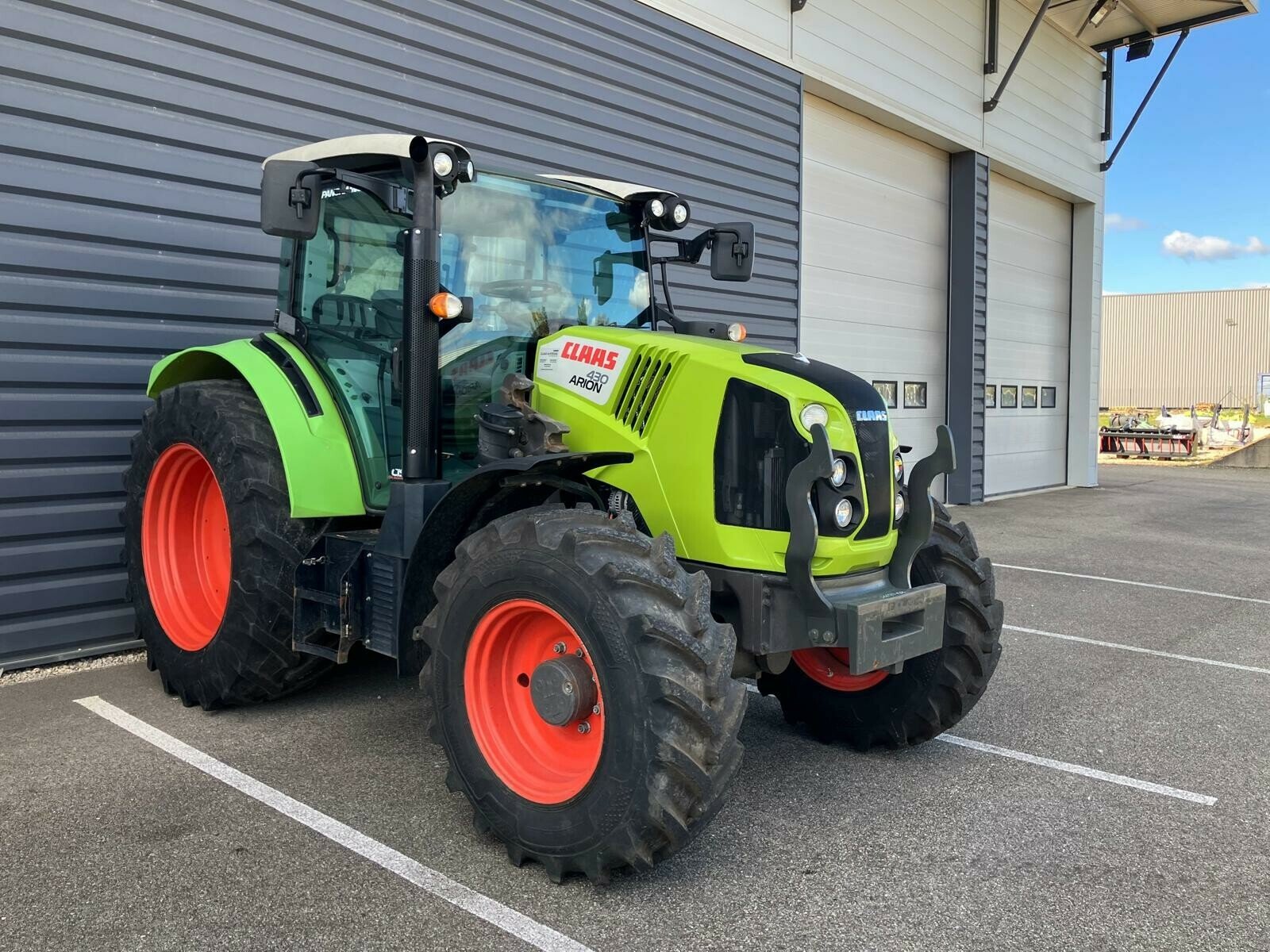Traktor типа CLAAS ARION 430 SUR MESURE, Gebrauchtmaschine в Charnay-lès-macon (Фотография 2)