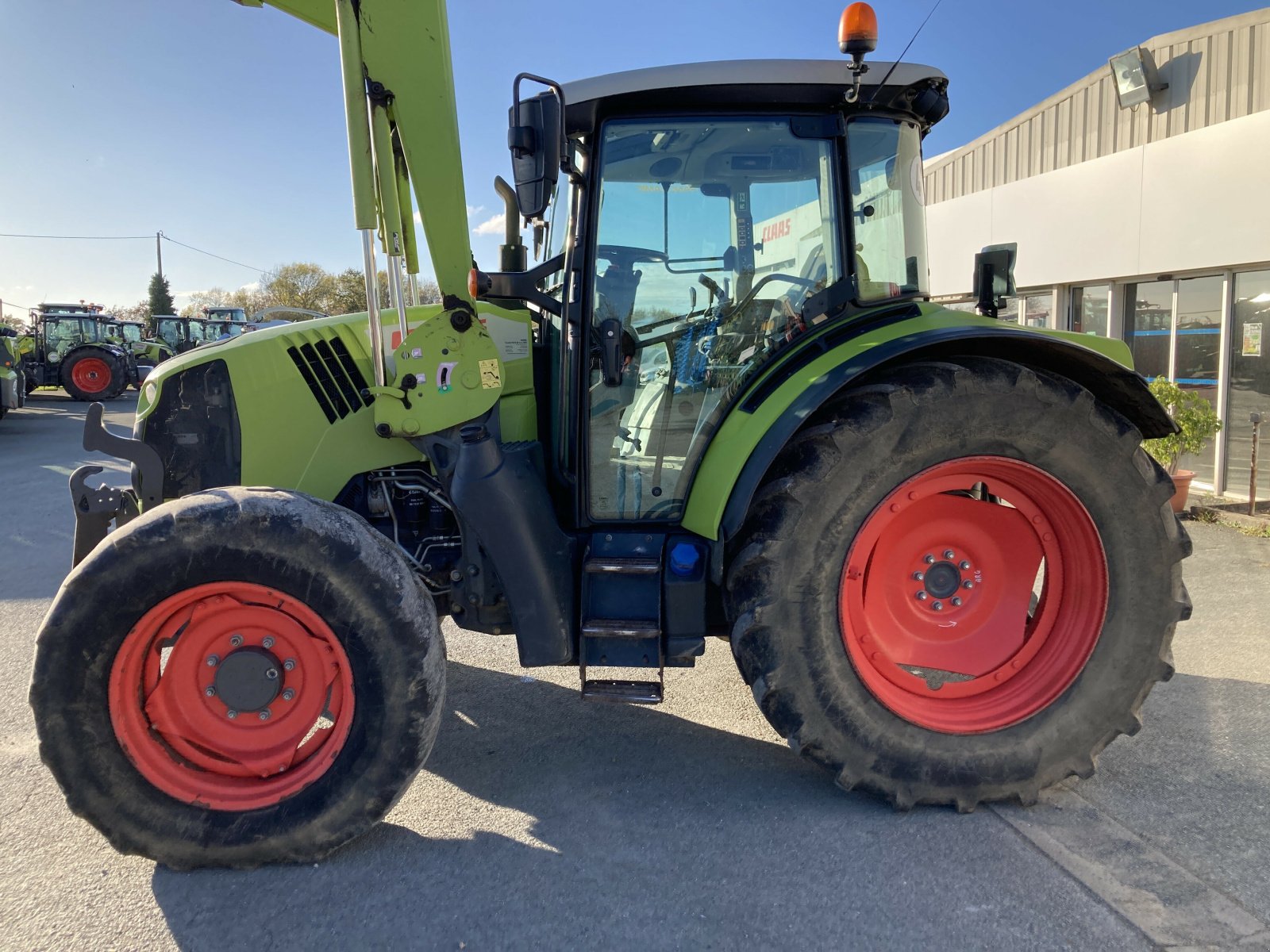 Traktor του τύπου CLAAS ARION 430 SUR MESURE, Gebrauchtmaschine σε ST CLEMENT DE LA PLACE (Φωτογραφία 2)