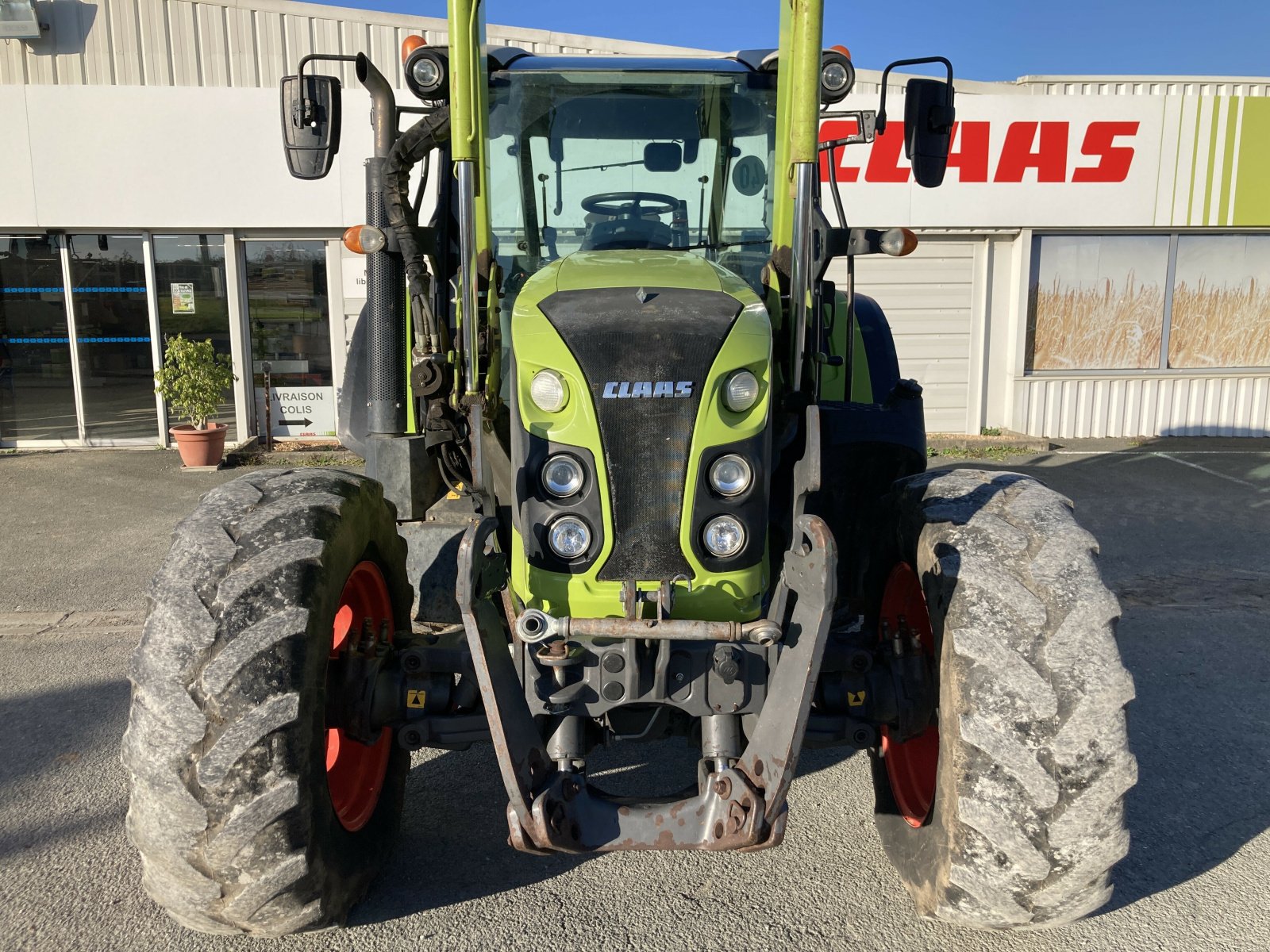 Traktor του τύπου CLAAS ARION 430 SUR MESURE, Gebrauchtmaschine σε ST CLEMENT DE LA PLACE (Φωτογραφία 9)