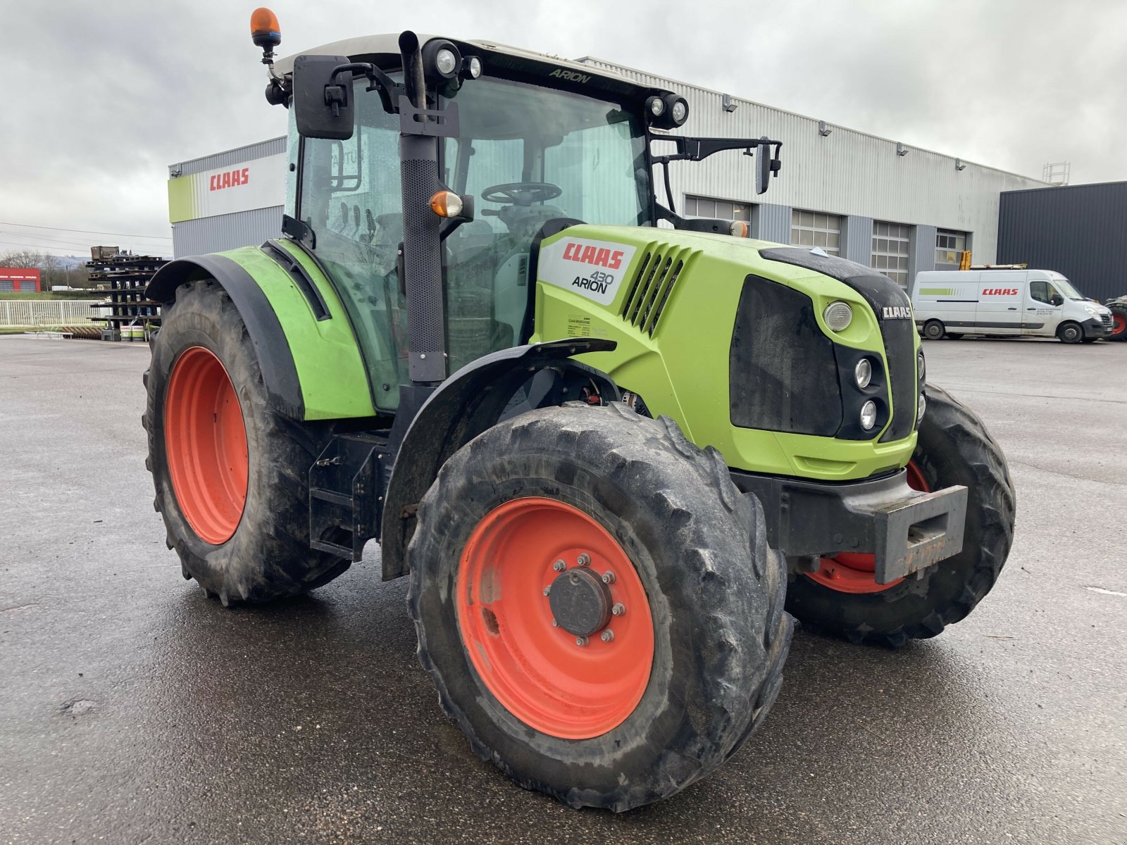 Traktor типа CLAAS ARION 430 SUR MESURE, Gebrauchtmaschine в AUTUN (Фотография 1)