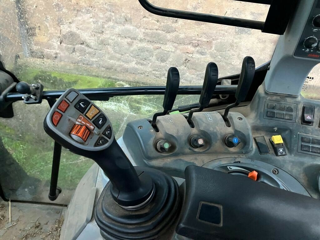 Traktor типа CLAAS ARION 430 SUR MESURE, Gebrauchtmaschine в AUTUN (Фотография 5)