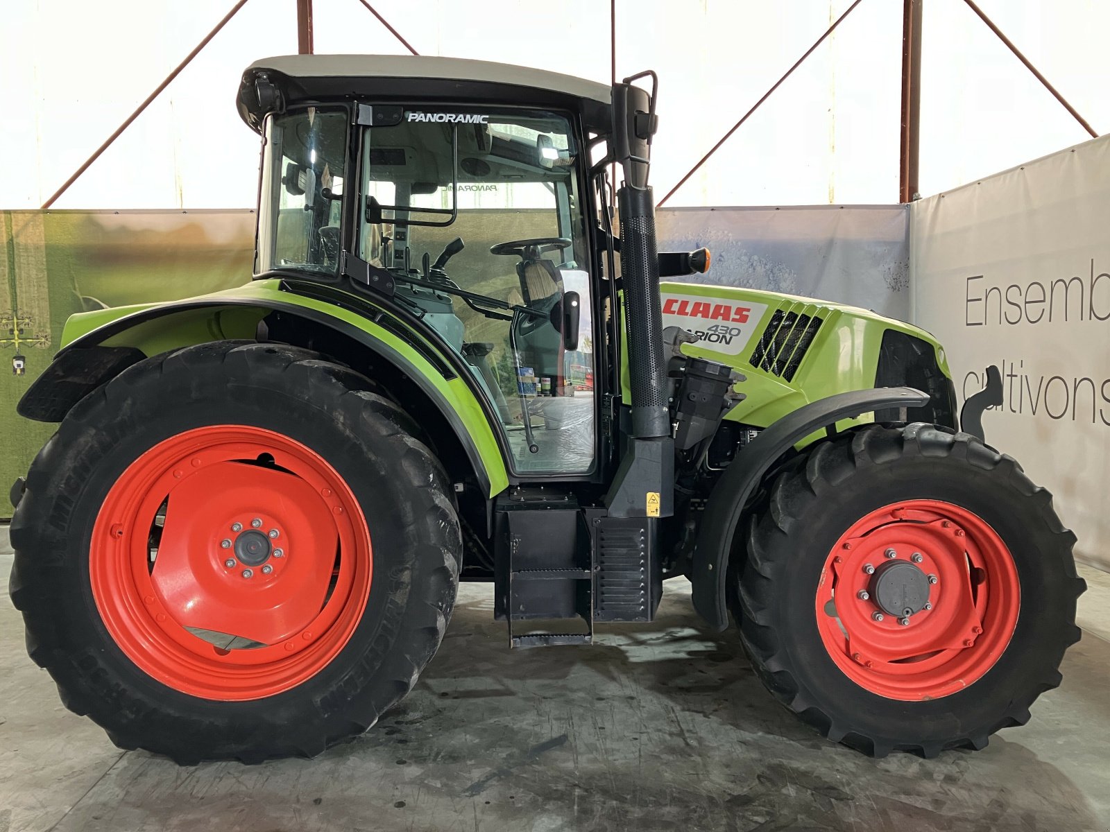 Traktor типа CLAAS ARION 430 SUR MESURE, Gebrauchtmaschine в NOGENT (Фотография 8)