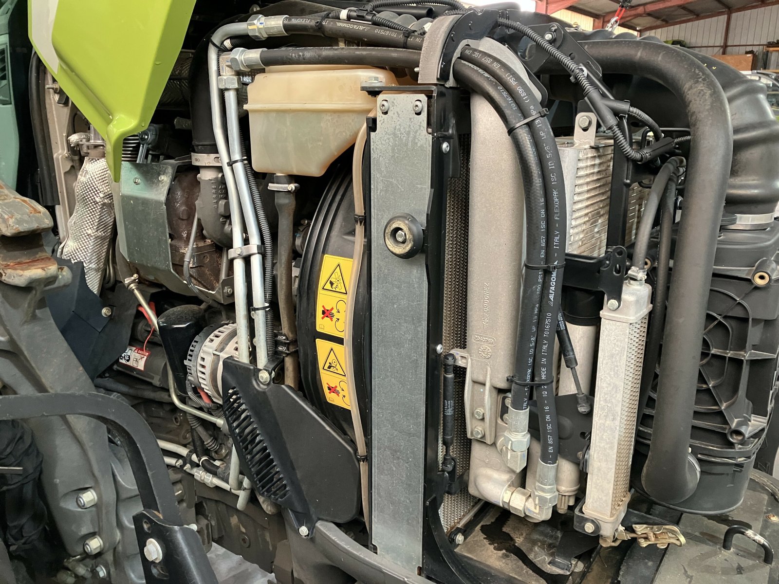 Traktor типа CLAAS ARION 430 SUR MESURE, Gebrauchtmaschine в NOGENT (Фотография 4)