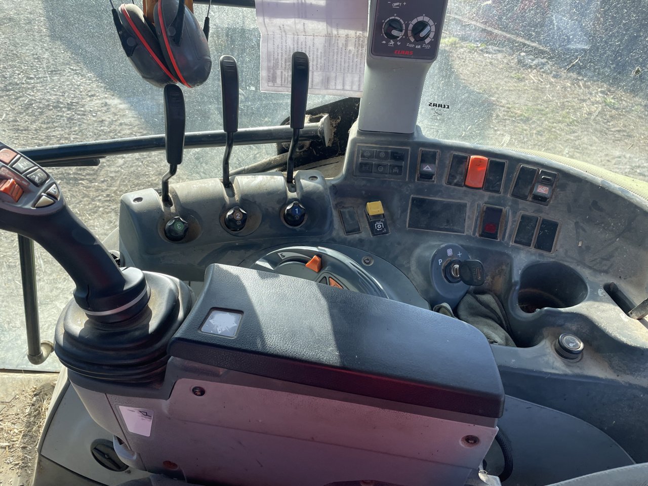 Traktor του τύπου CLAAS ARION 430, Gebrauchtmaschine σε LA ROCHE JAUDY (Φωτογραφία 7)