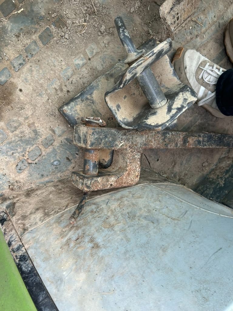 Traktor του τύπου CLAAS ARION 430, Gebrauchtmaschine σε JOSSELIN (Φωτογραφία 9)