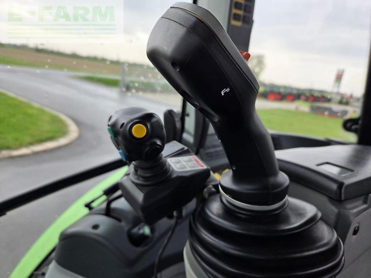 Traktor типа CLAAS arion 430, Gebrauchtmaschine в KOŠKA (Фотография 2)