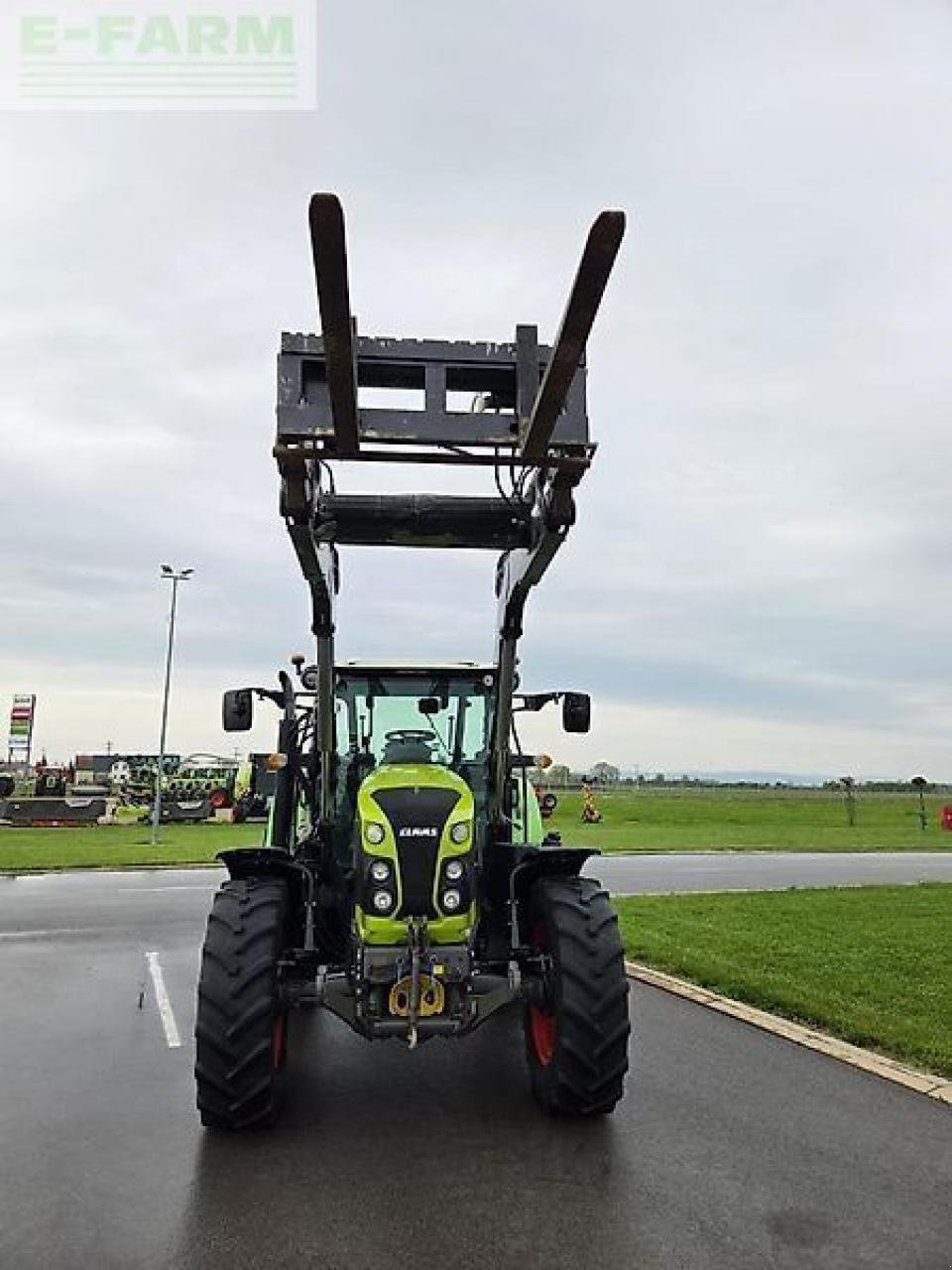 Traktor типа CLAAS arion 430, Gebrauchtmaschine в KOŠKA (Фотография 3)