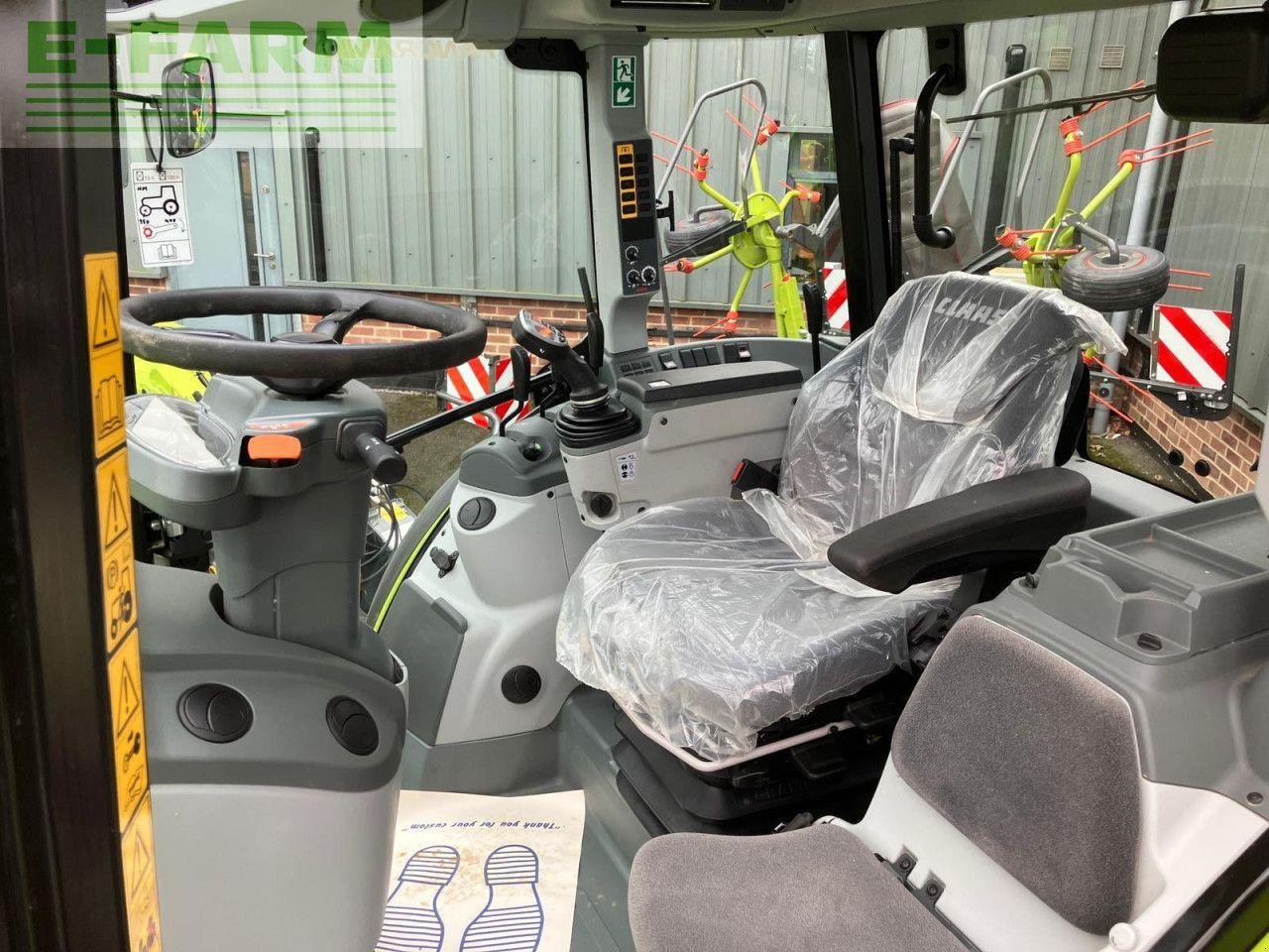 Traktor του τύπου CLAAS ARION 430, Gebrauchtmaschine σε SUFFOLK (Φωτογραφία 8)