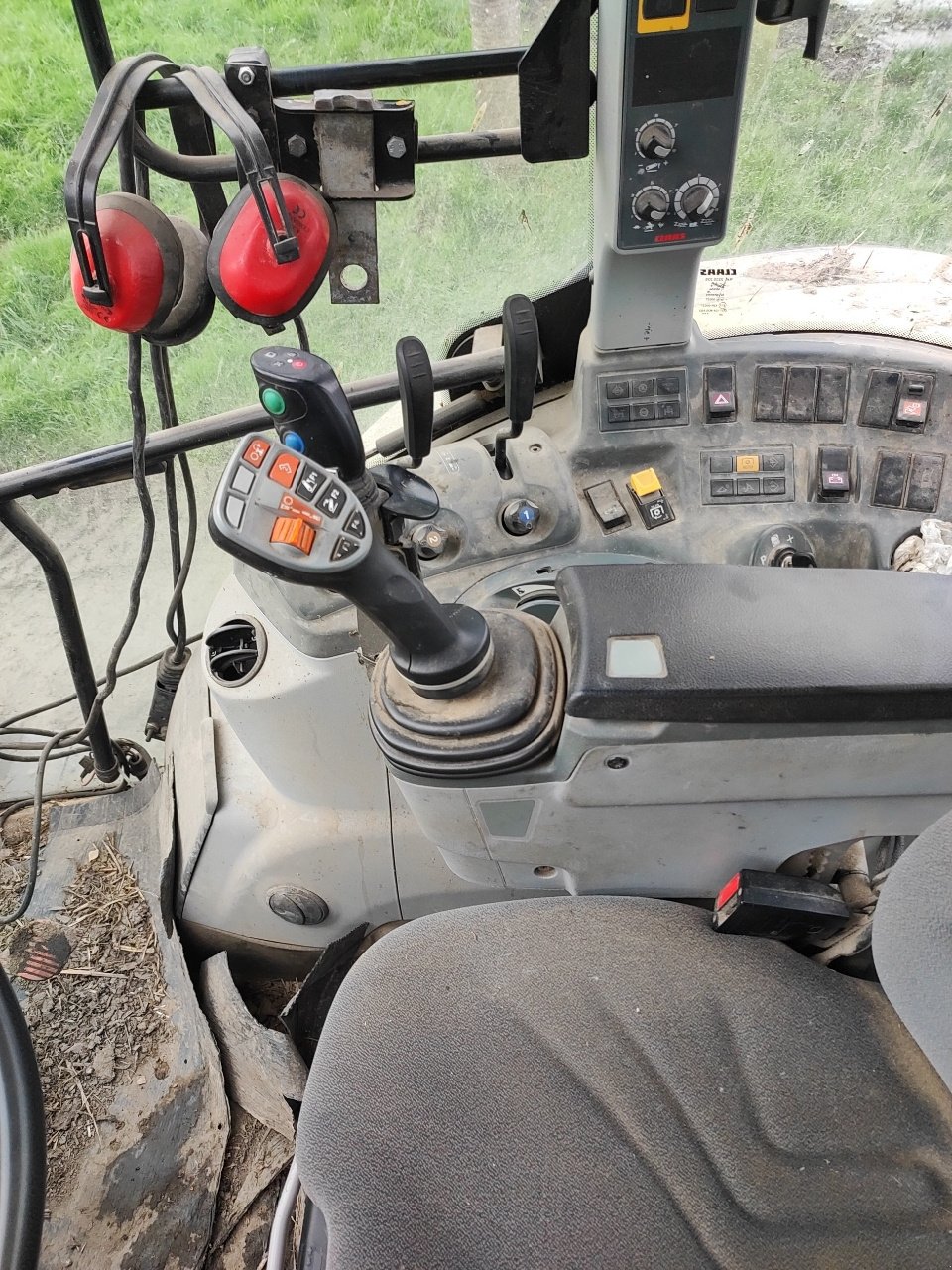 Traktor des Typs CLAAS ARION 430, Gebrauchtmaschine in Combourg (Bild 10)