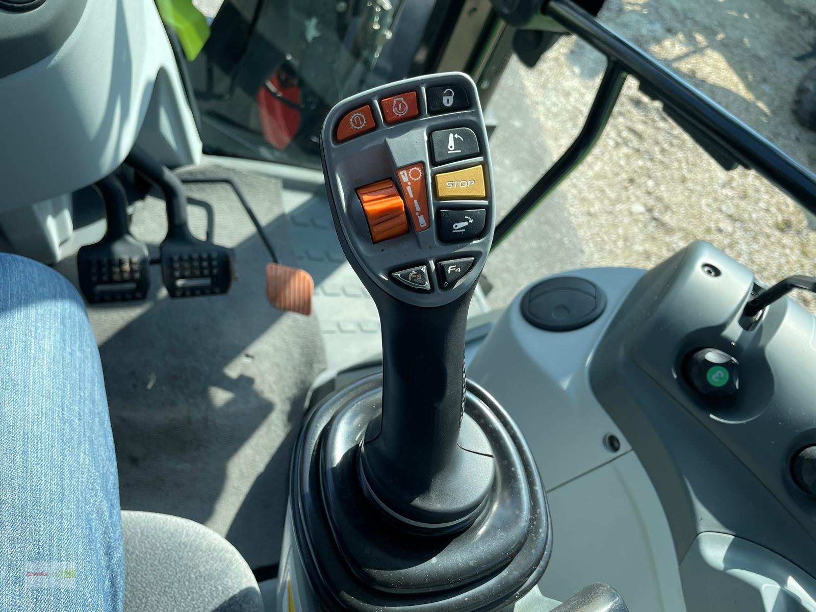 Traktor a típus CLAAS Arion 440 CIS Panoramic, Gebrauchtmaschine ekkor: Langenau (Kép 31)