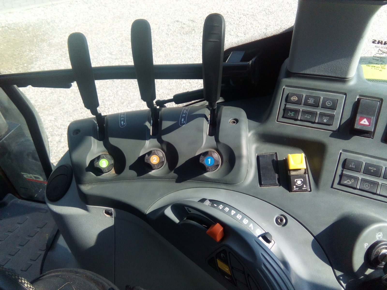 Traktor des Typs CLAAS Arion 440 CIS, Gebrauchtmaschine in Lichthausen (Bild 18)