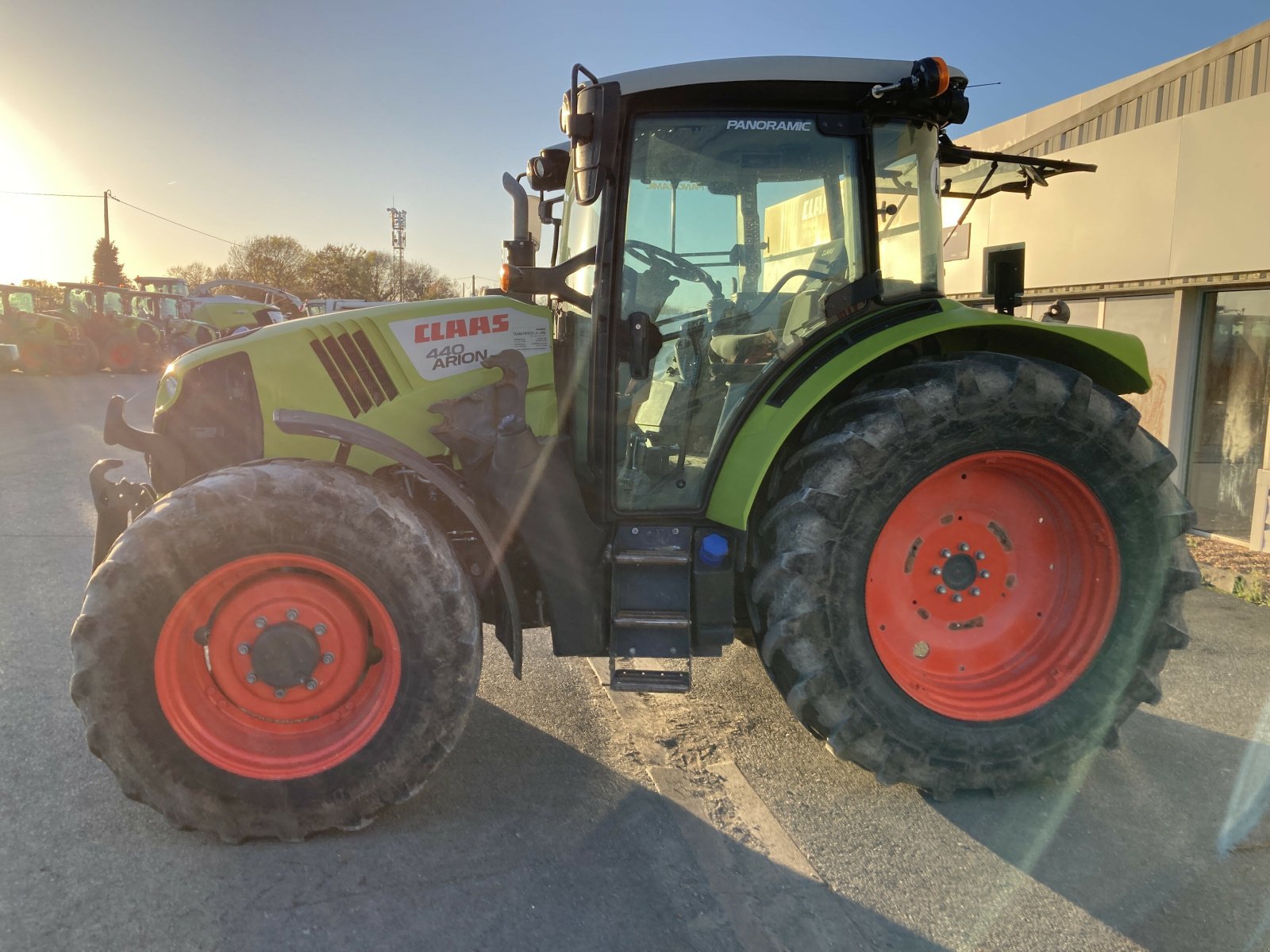 Traktor typu CLAAS ARION 440 MR ADVANCE, Gebrauchtmaschine v ST CLEMENT DE LA PLACE (Obrázek 8)
