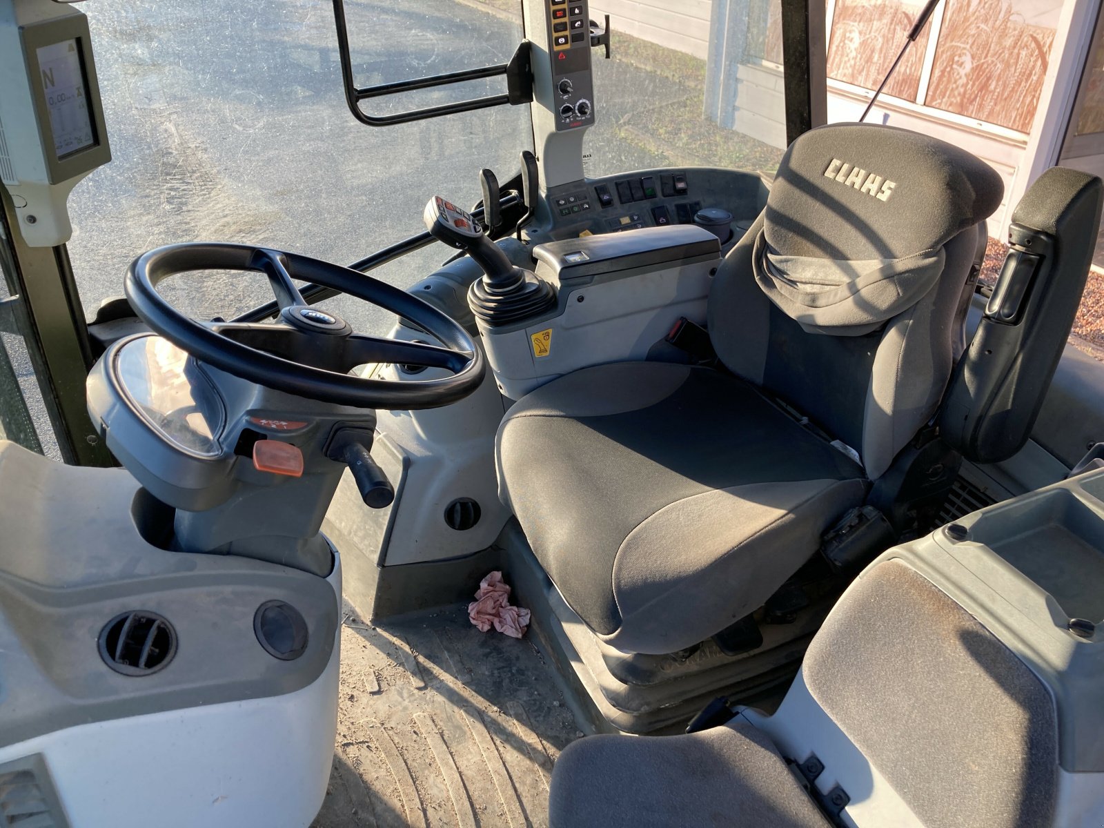 Traktor typu CLAAS ARION 440 MR ADVANCE, Gebrauchtmaschine v ST CLEMENT DE LA PLACE (Obrázek 7)