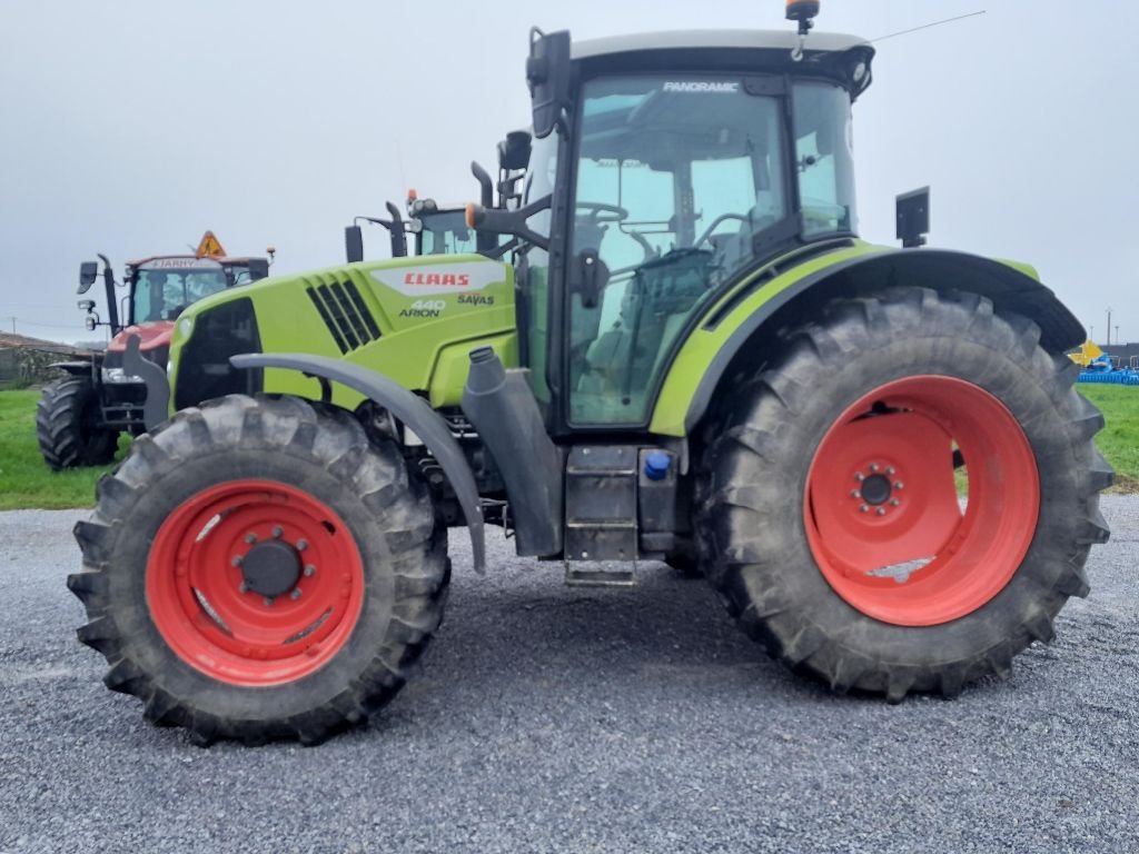 Traktor типа CLAAS ARION 440, Gebrauchtmaschine в BAZOGES EN PAREDS (Фотография 4)