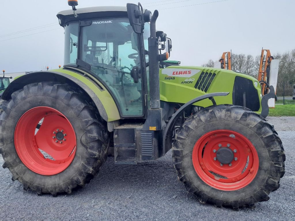 Traktor типа CLAAS ARION 440, Gebrauchtmaschine в BAZOGES EN PAREDS (Фотография 5)