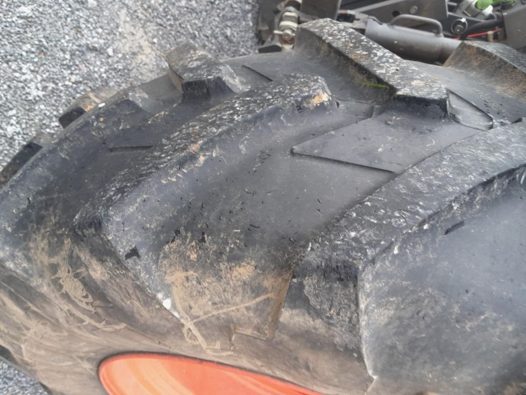 Traktor типа CLAAS ARION 440, Gebrauchtmaschine в BAZOGES EN PAREDS (Фотография 8)