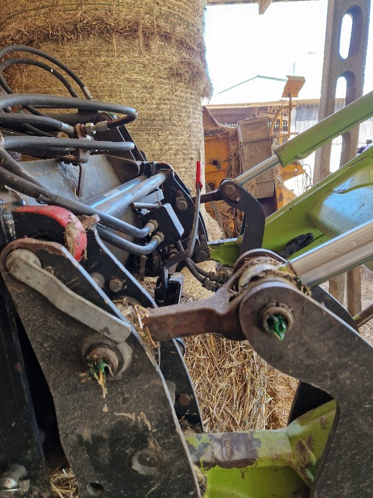 Traktor of the type CLAAS Arion 440, Gebrauchtmaschine in BRECEY (Picture 8)