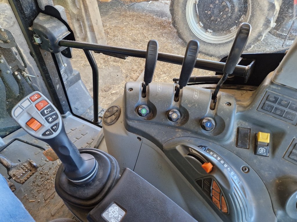 Traktor of the type CLAAS Arion 440, Gebrauchtmaschine in BRECEY (Picture 2)