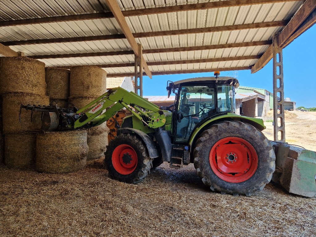 Traktor of the type CLAAS Arion 440, Gebrauchtmaschine in BRECEY (Picture 5)