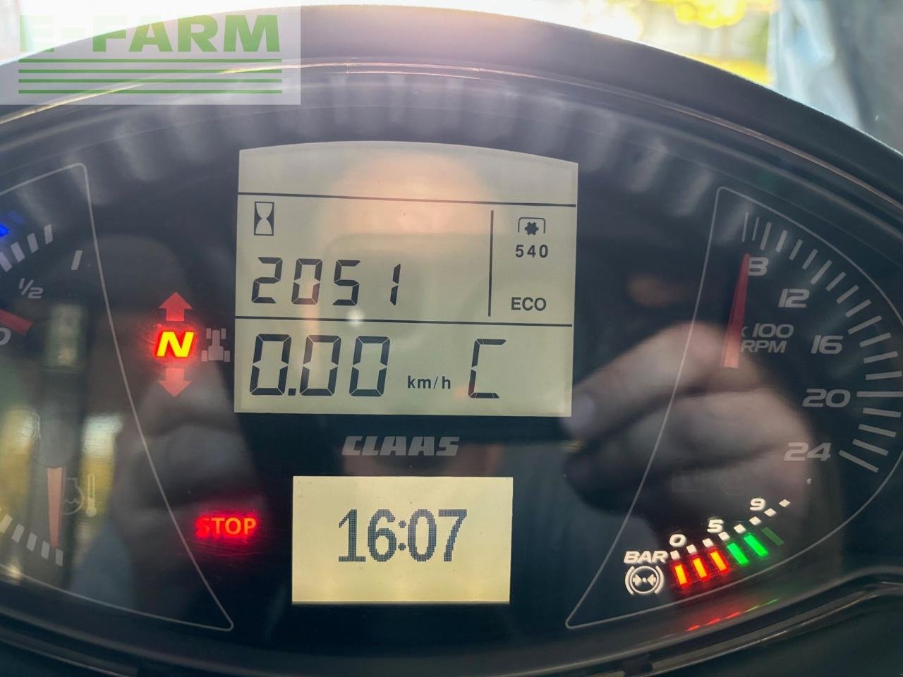 Traktor типа CLAAS Arion 440, Gebrauchtmaschine в Hamburg (Фотография 9)