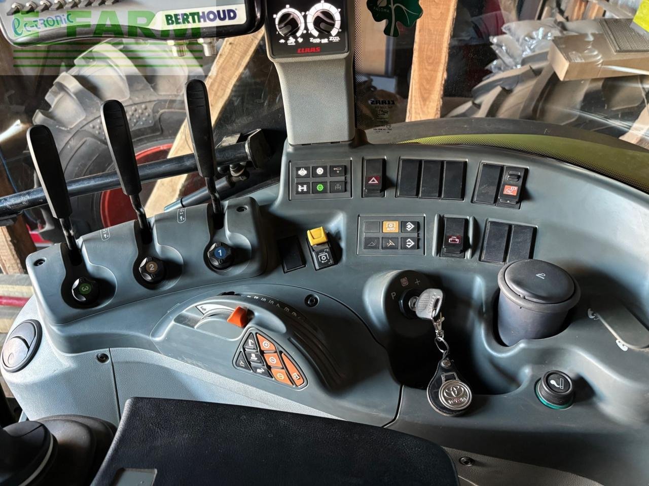 Traktor типа CLAAS Arion 440, Gebrauchtmaschine в Hamburg (Фотография 15)