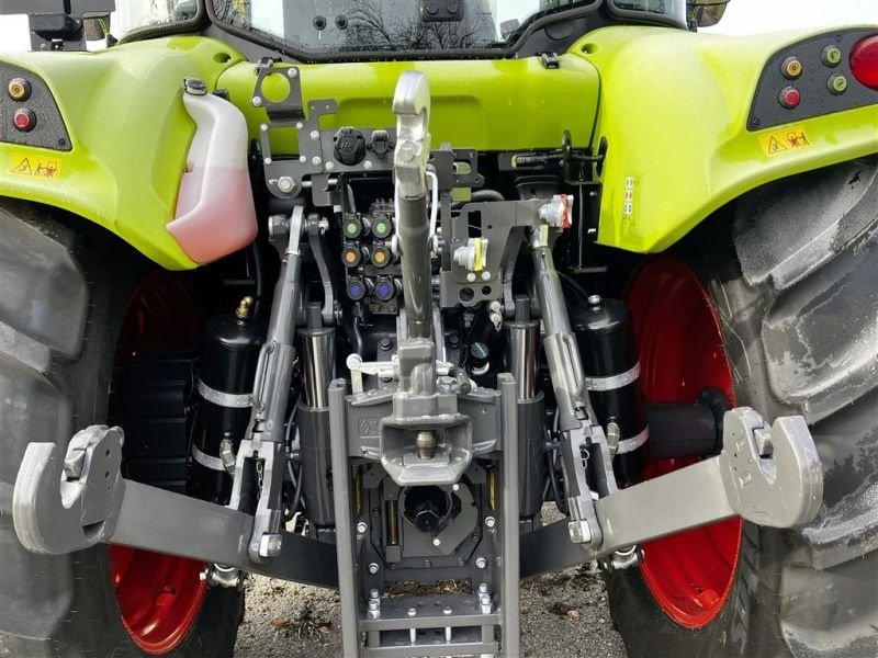 Traktor des Typs CLAAS ARION 440, Neumaschine in Grabenstätt-Erlstätt (Bild 4)